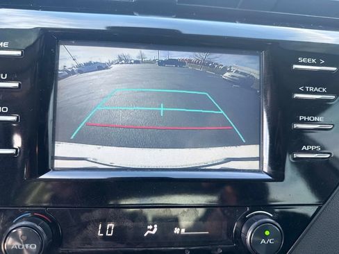 Used 2019 Toyota Camry SE image 23