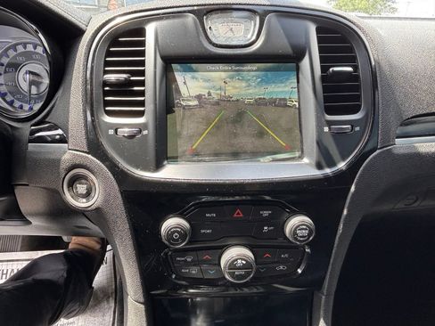 Used 2019 Chrysler 300 S RWD image 9