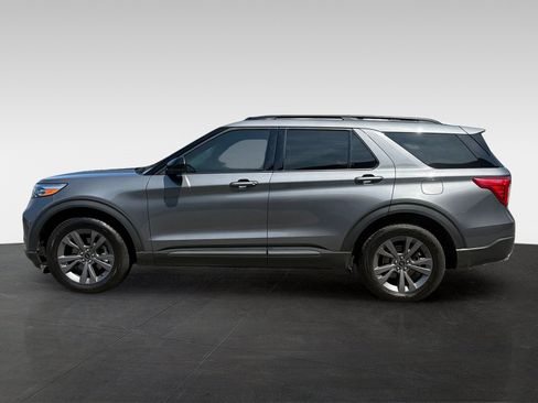 Used 2022 Ford Explorer XLT w/ Equipment Group 202A AWD/4WD image 8