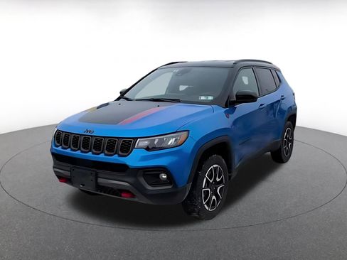 Used 2025 Jeep Compass Trailhawk image 7