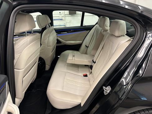 Used 2023 BMW 540i xDrive w/ Premium Package image 30