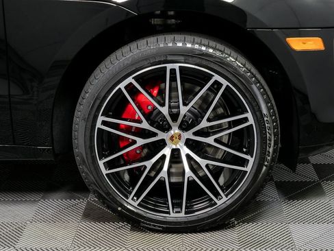 New 2026 Porsche Macan GTS image 40