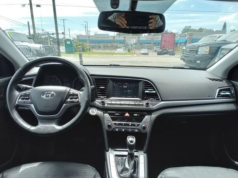 Used 2017 Hyundai Elantra Limited FWD image 11
