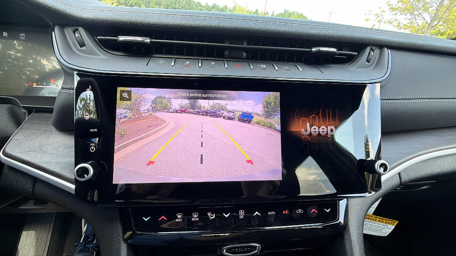 New 2027 Jeep Grand Cherokee Altitude RWD image 30