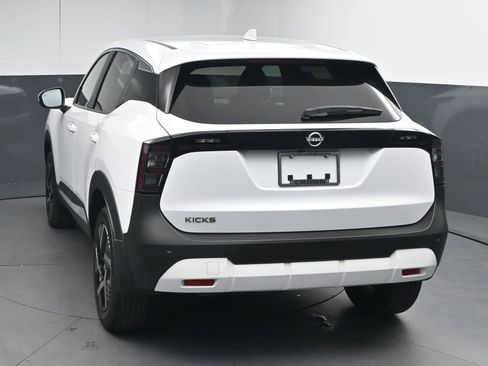 Used 2025 Nissan Kicks SV image 6