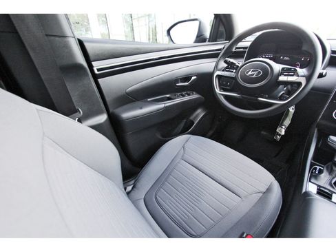 Used 2024 Hyundai Santa Cruz SE FWD image 11