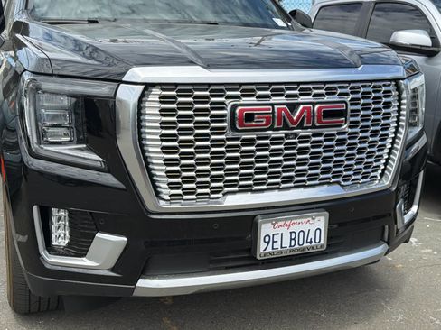Used 2021 GMC Yukon Denali w/ Denali Premium Package AWD/4WD image 5
