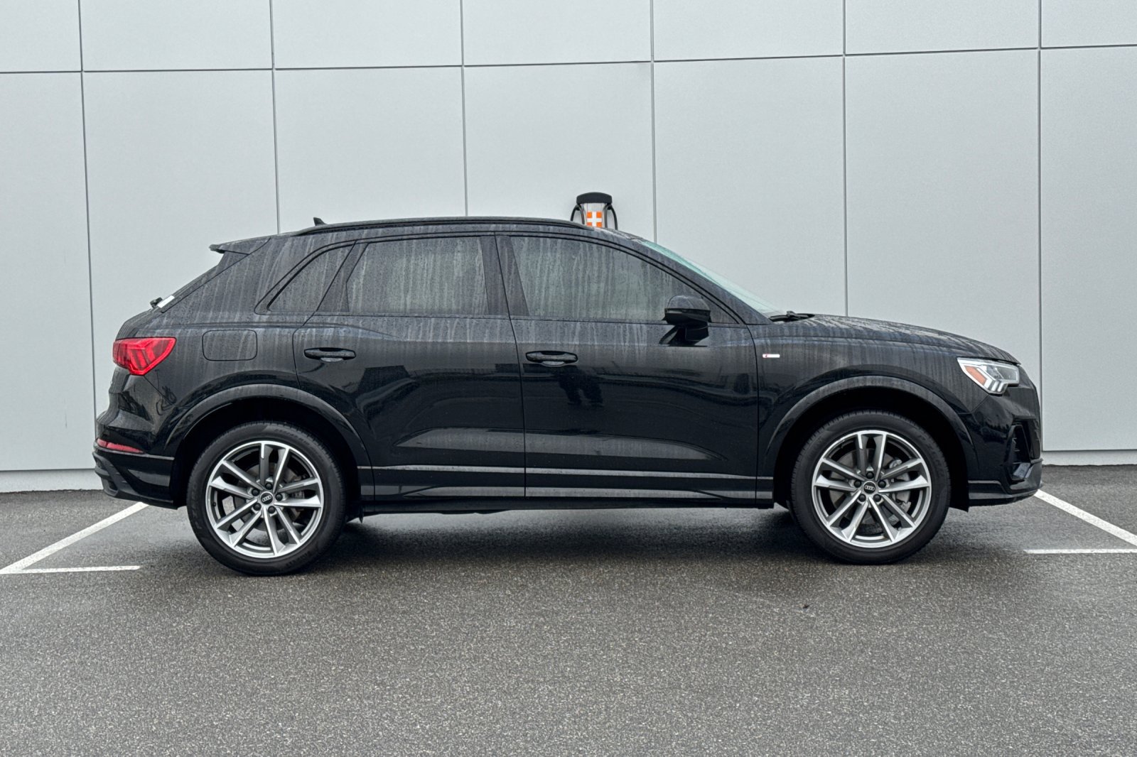 Used 2023 Audi Q3 2.0T Premium w/ Black Optic Sport Package AWD/4WD image 6