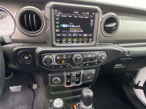 Certified 2021 Jeep Gladiator Willys image 12