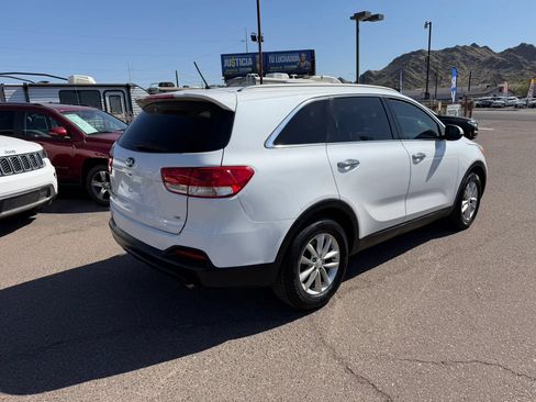 Used 2018 Kia Sorento FWD V6 image 5