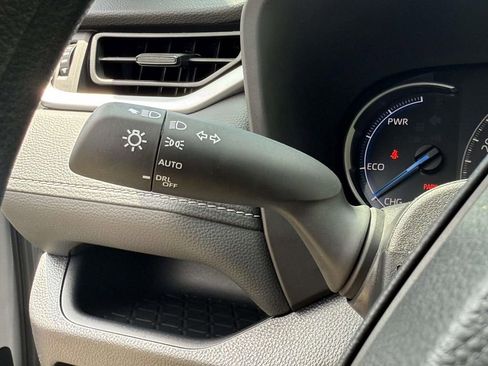 Used 2025 Toyota RAV4 XLE w/ Convenience Package image 29