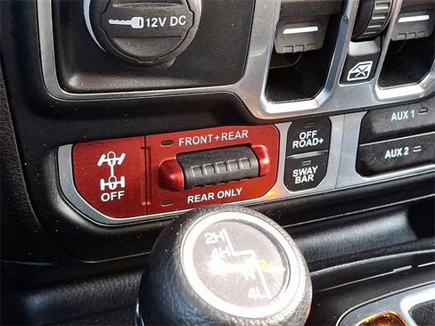 Used 2024 Jeep Wrangler Rubicon image 25