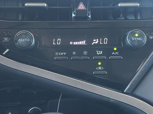 Used 2023 Toyota Camry SE FWD image 5