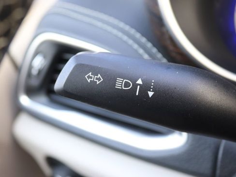 Used 2023 Chrysler Pacifica Limited image 13