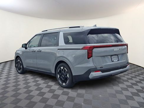 Used 2025 Kia Carnival EX FWD image 4