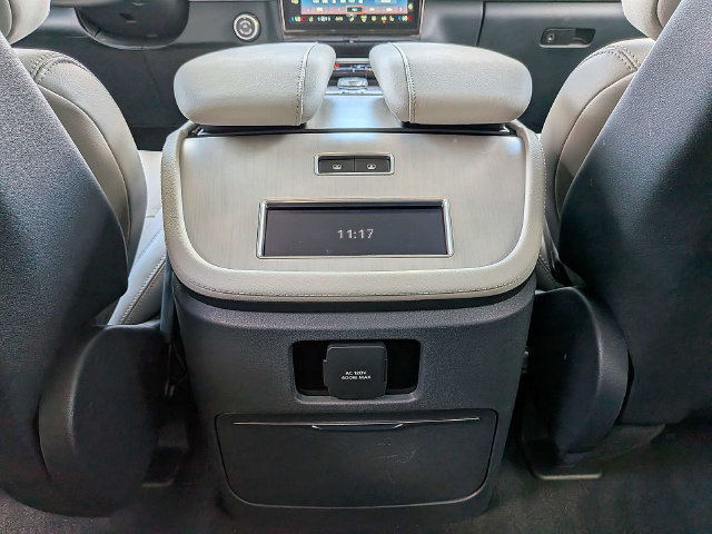 Used 2025 Lincoln Navigator Reserve AWD/4WD image 19