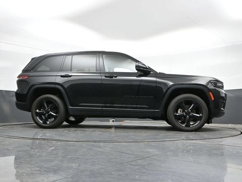 Used 2023 Jeep Grand Cherokee Altitude AWD/4WD image 41