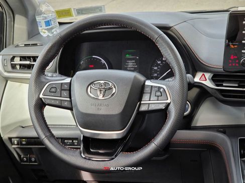 Used 2023 Toyota Sienna XSE AWD/4WD image 11