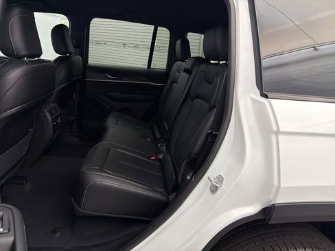 New 2025 Jeep Grand Cherokee Limited w/ Black Appearance Package image 17