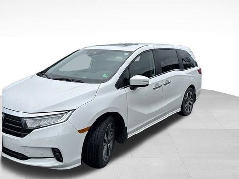 Used 2024 Honda Odyssey Touring image 3