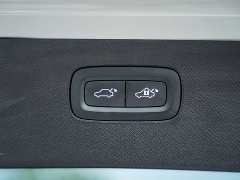 Certified 2023 Volvo XC90 T8 Ultimate AWD/4WD image 11