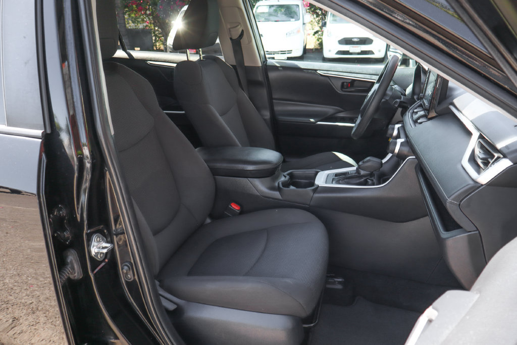 Used 2021 Toyota RAV4 LE w/ Carpet Mat Package (TMS) AWD/4WD image 40