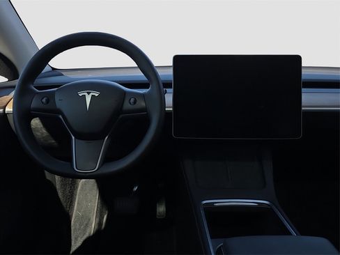 Used 2024 Tesla Model Y Long Range image 13