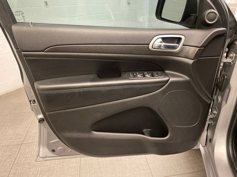 Used 2018 Jeep Grand Cherokee Altitude RWD image 21