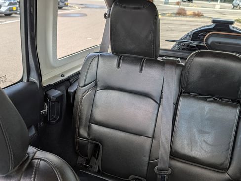 Used 2022 Jeep Wrangler Unlimited Rubicon AWD/4WD image 12