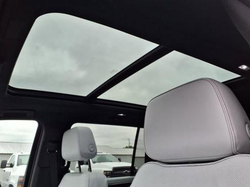 New 2025 Chevrolet Suburban Premier w/ Sun And Tow Package image 9