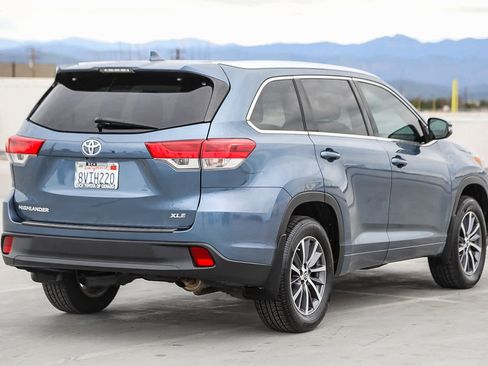 Used 2017 Toyota Highlander XLE image 5