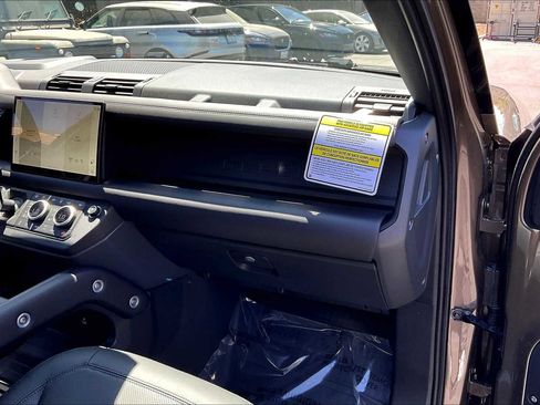 New 2025 Land Rover Defender 110 X-Dynamic SE image 28