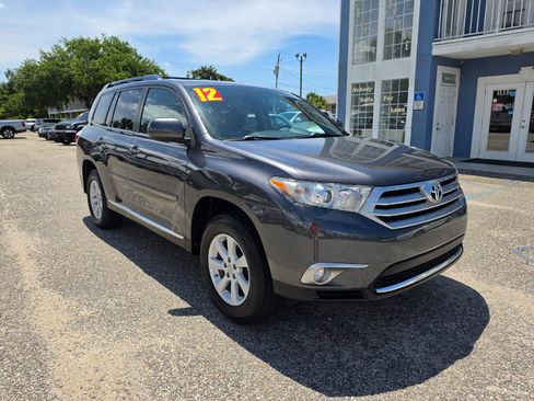 Used 2012 Toyota Highlander SE w/ Tow Pkg FWD image 7
