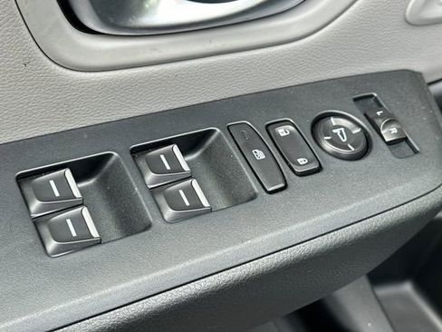 Used 2025 Honda Pilot Touring image 13