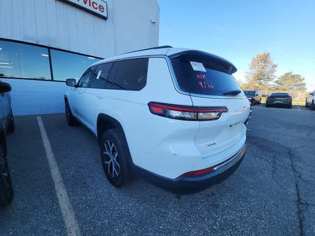 Used 2023 Jeep Grand Cherokee L Limited AWD/4WD image 17