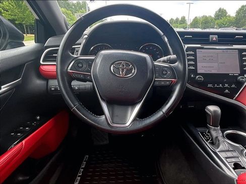 Used 2018 Toyota Camry XSE FWD image 17