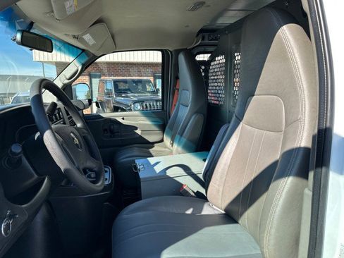 Used 2015 Chevrolet Express 2500 image 26