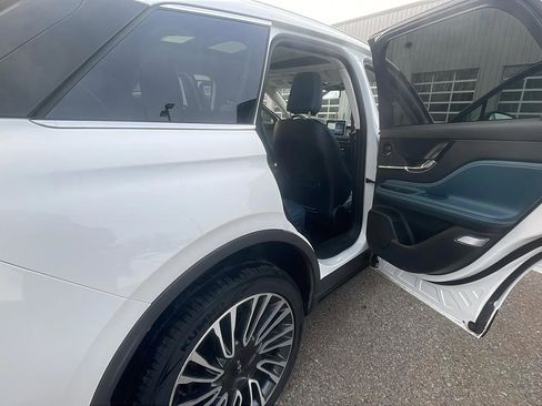 Used 2021 Lincoln Corsair Reserve w/ Equipment Group 201A image 18