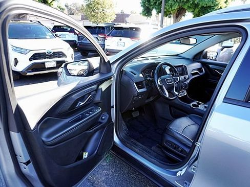 Used 2024 GMC Terrain SLT AWD/4WD image 36