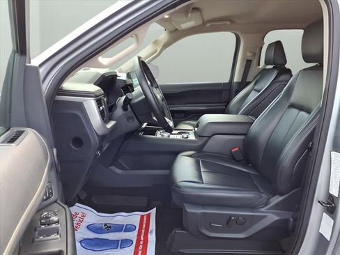 Used 2024 Ford Expedition XLT image 24