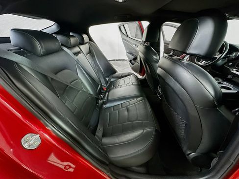 Used 2022 Kia Stinger GT2 RWD image 11