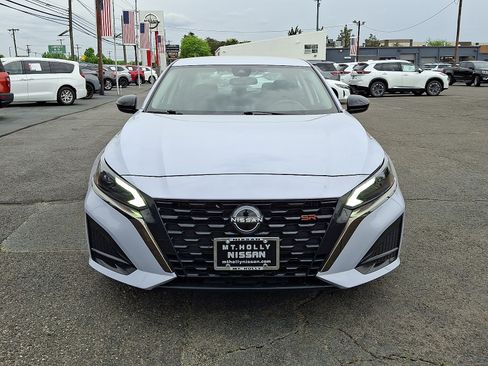 Used 2024 Nissan Altima 2.5 SR FWD image 2