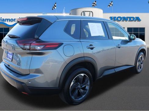 Used 2024 Nissan Rogue SV image 6