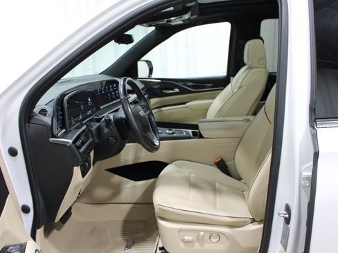 Used 2021 Cadillac Escalade Premium Luxury w/ Driver Assist Tech Package AWD/4WD image 3