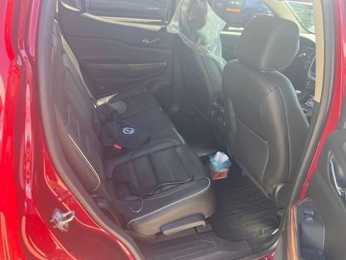 Used 2019 GMC Acadia Denali w/ Technology Package FWD image 8