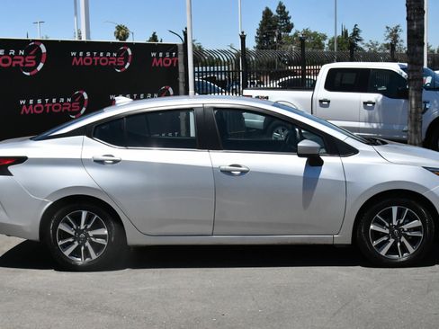 Used 2025 Nissan Versa SV FWD image 9