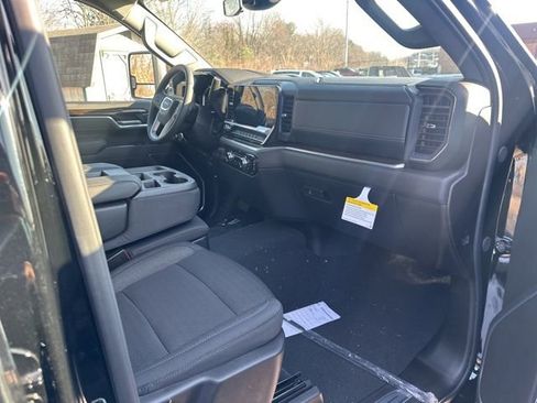 New 2026 GMC Sierra 2500 SLE image 25