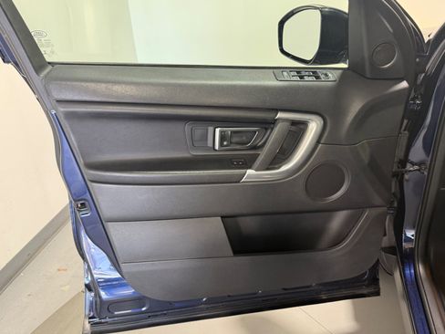 Used 2017 Land Rover Discovery Sport SE image 19