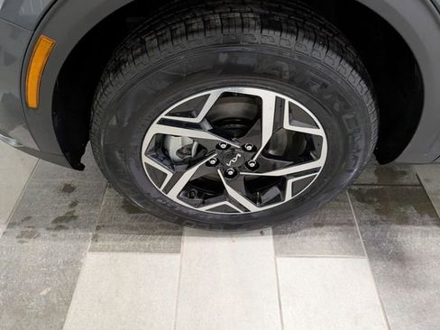 Used 2025 Kia Sportage LX image 7