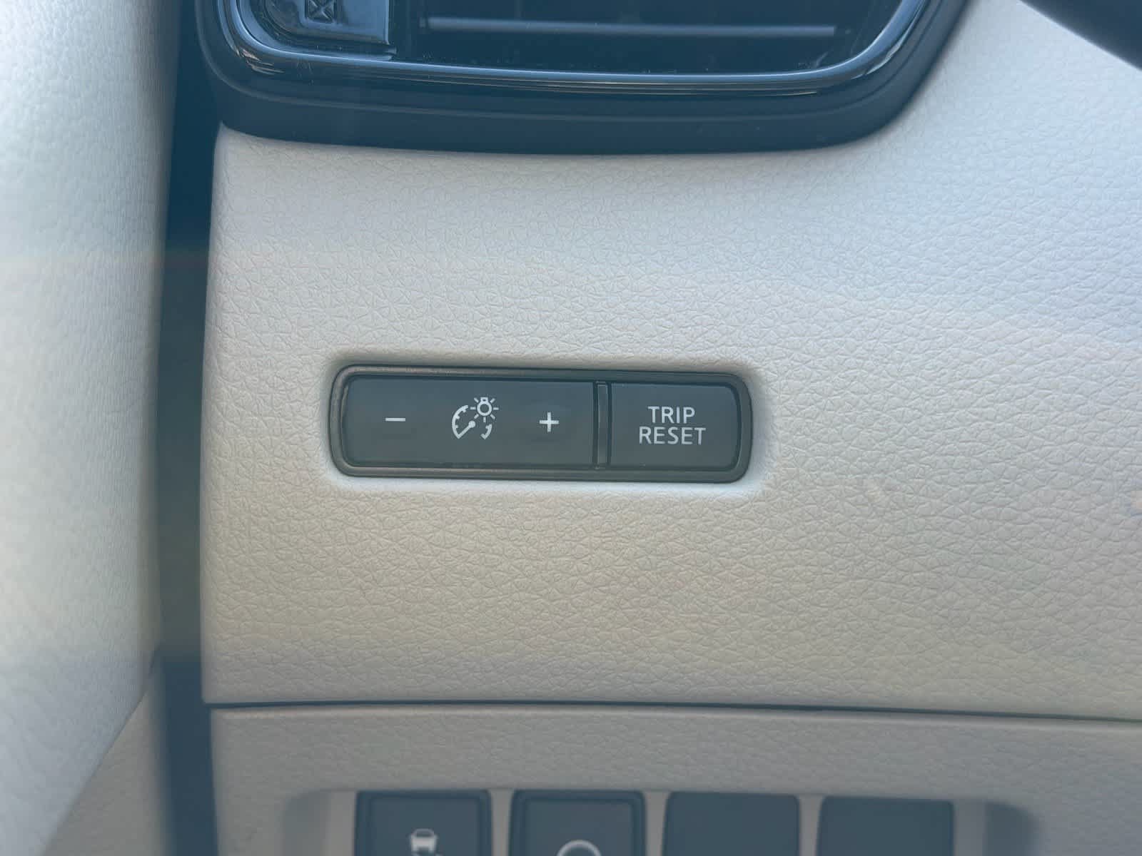 Certified 2022 Nissan Rogue Sport SL FWD image 24
